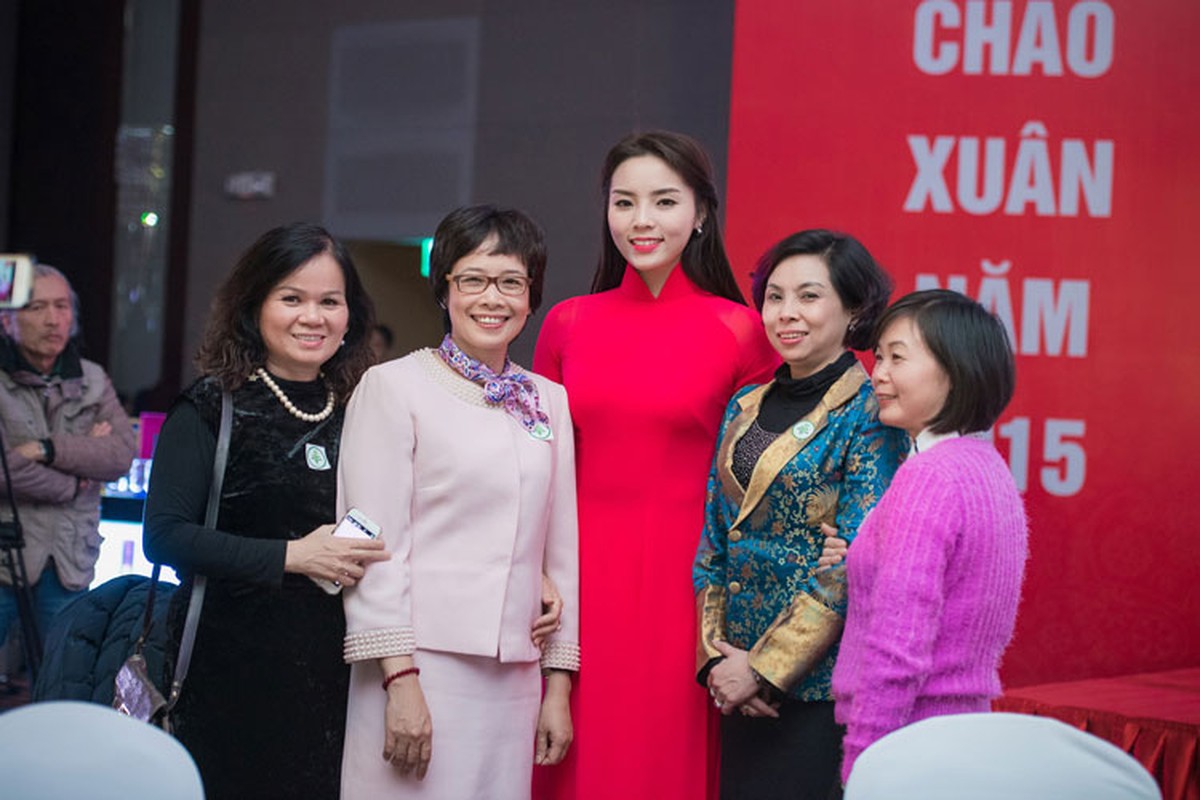 Hoa hau Ky Duyen noi bat trong ta ao dai do-Hinh-7